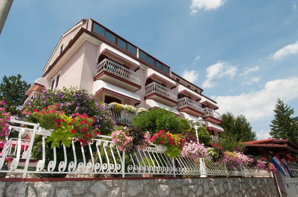 Bed & Breakfast Villa Klara Icici Exterior photo