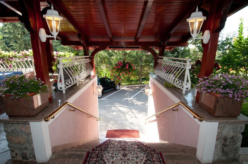 Bed & Breakfast Villa Klara Icici Exterior photo