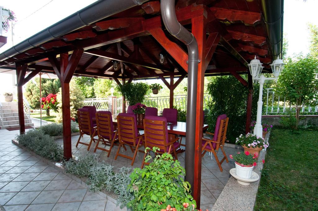 Bed & Breakfast Villa Klara Icici Exterior photo