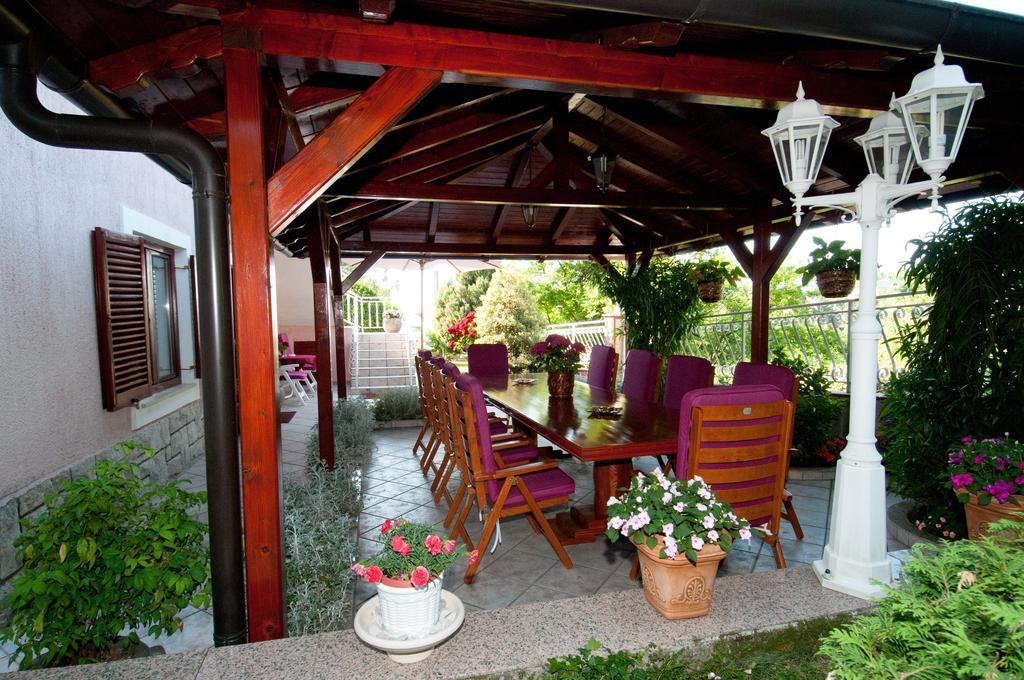 Bed & Breakfast Villa Klara Icici Exterior photo